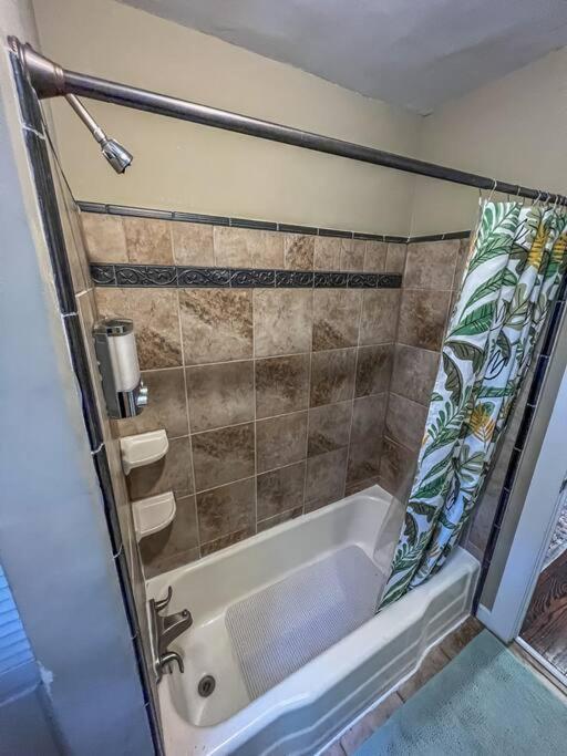 Historic Coastal Haven- Pet Friendly Fast Wi-Fi Villa นอร์ฟอล์ก ภายนอก รูปภาพ