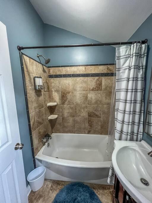 Historic Coastal Haven- Pet Friendly Fast Wi-Fi Villa นอร์ฟอล์ก ภายนอก รูปภาพ