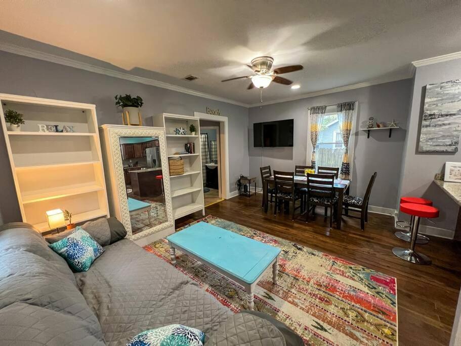 Historic Coastal Haven- Pet Friendly Fast Wi-Fi Villa นอร์ฟอล์ก ภายนอก รูปภาพ