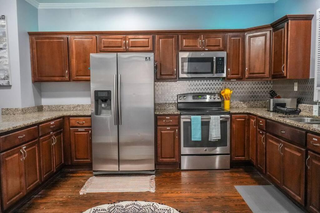 Historic Coastal Haven- Pet Friendly Fast Wi-Fi Villa นอร์ฟอล์ก ภายนอก รูปภาพ