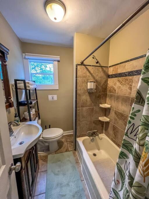Historic Coastal Haven- Pet Friendly Fast Wi-Fi Villa นอร์ฟอล์ก ภายนอก รูปภาพ