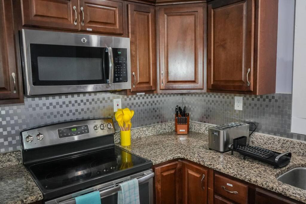 Historic Coastal Haven- Pet Friendly Fast Wi-Fi Villa นอร์ฟอล์ก ภายนอก รูปภาพ
