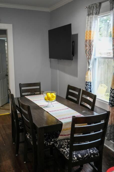 Historic Coastal Haven- Pet Friendly Fast Wi-Fi Villa นอร์ฟอล์ก ภายนอก รูปภาพ