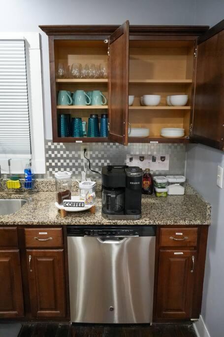 Historic Coastal Haven- Pet Friendly Fast Wi-Fi Villa นอร์ฟอล์ก ภายนอก รูปภาพ